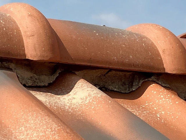 漆喰が劣化している